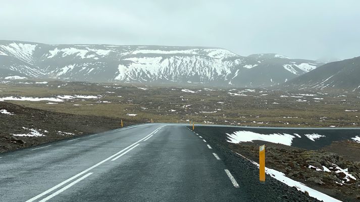 Suðurlandsvegur við syðri enda Fagradalsfjalls við Borgarfjall í gær.