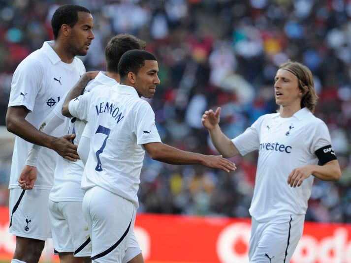 Luka Modric fagnar marki með Tottenham á undirbúningstímabilinu.