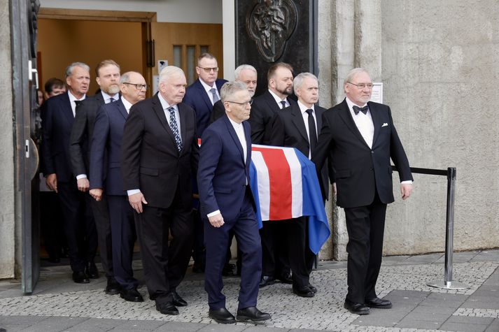 Líkmenn voru þeir Haraldur Johannessen, Hannes Hólmsteinn Gissurarson, Þórarinn Eldjárn, Kjartan Gunnarsson, Eiríkur Jónsson, Þórólfur Gíslason, Albert Jónsson, Ólafur Börkur Þorvaldsson, Gunnlaugur Sævar Gunnlaugsson og Ásgeir Jónsson.
