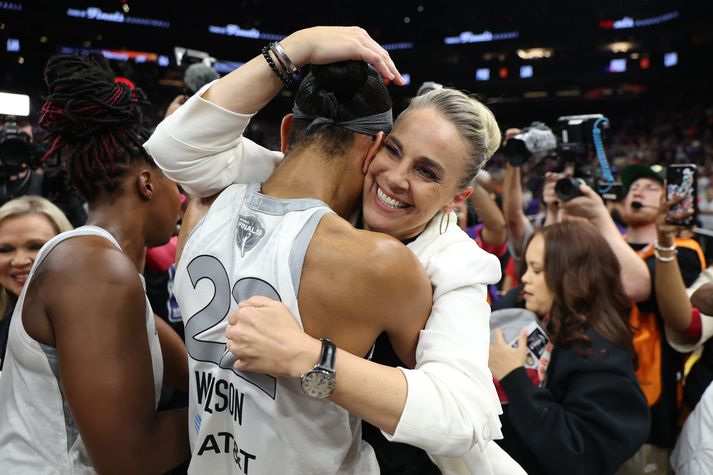  Becky Hammon fagnar titlinum sem Las Vegas Aces vann á dögunum.