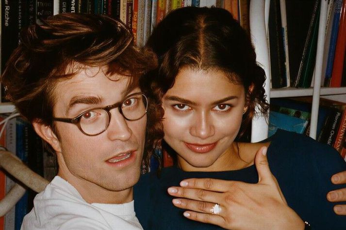 Robert Pattinson og Zendaya fara með aðalhlutverkin í The Drama sem er kölsvört og súr rómantísk gamanmynd um par sem er að fara að gifta sig.
