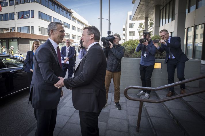 Jens Stoltenberg fékk góðar viðtökur í utanríkisráðuneytinu við Rauðarárstíg þar sem Guðlaugur Þór Þórðarson utanríkisráðherra tók á móti honum.