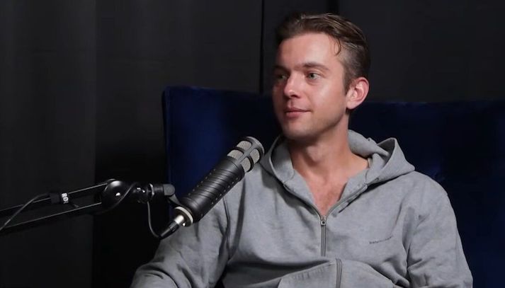 Jóhann segir að lífið sé ekki jafnflókið og við stundum gerum það. Þessir litlu hlutir að eiga góðar stundir með vinum og fjölskyldu séu hlutirnir sem raunverulega skipti máli. 