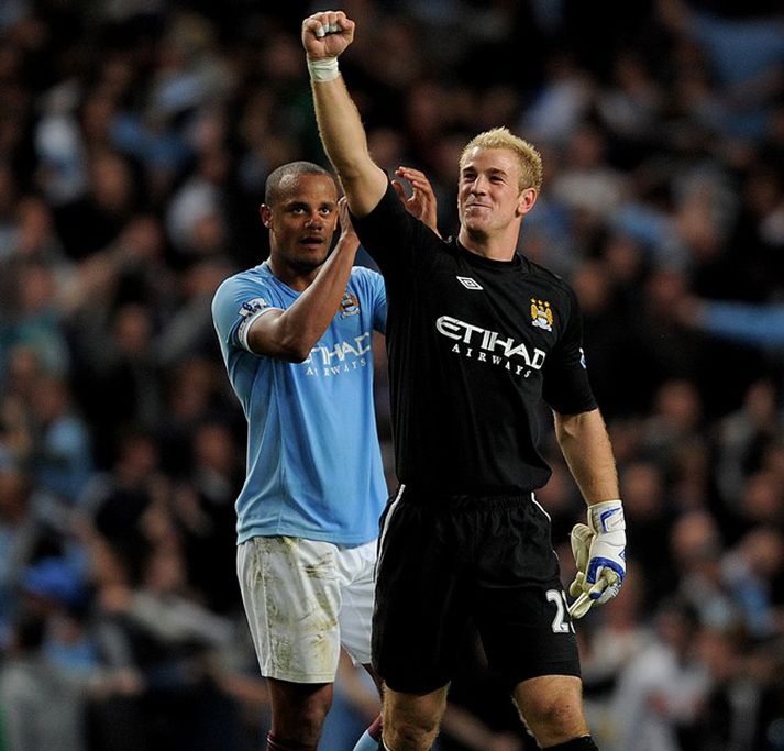 Joe Hart fagnar í kvöld.
