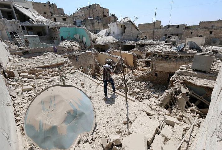 Tæplega helmingur Sýrlendinga hefur þurft að flýja heimili sitt.