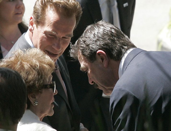 Nancy Reagan, Arnold Schwarzenegger og Tom Selleck voru við athöfnina í gær.