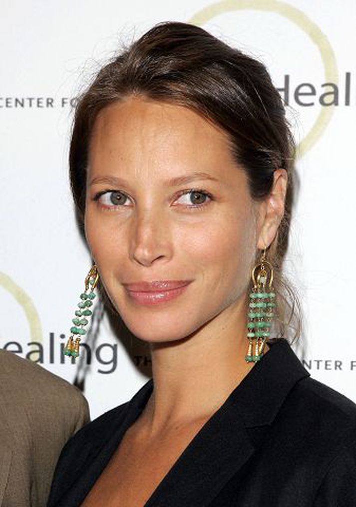 Fyrirsætan Christy Turlington er mjög á móti hrukkubananum Botox og segist vilja eldast náttúrulega.