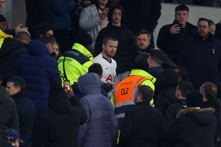 Eric Dier var stöðvaður af gæslumönnum.