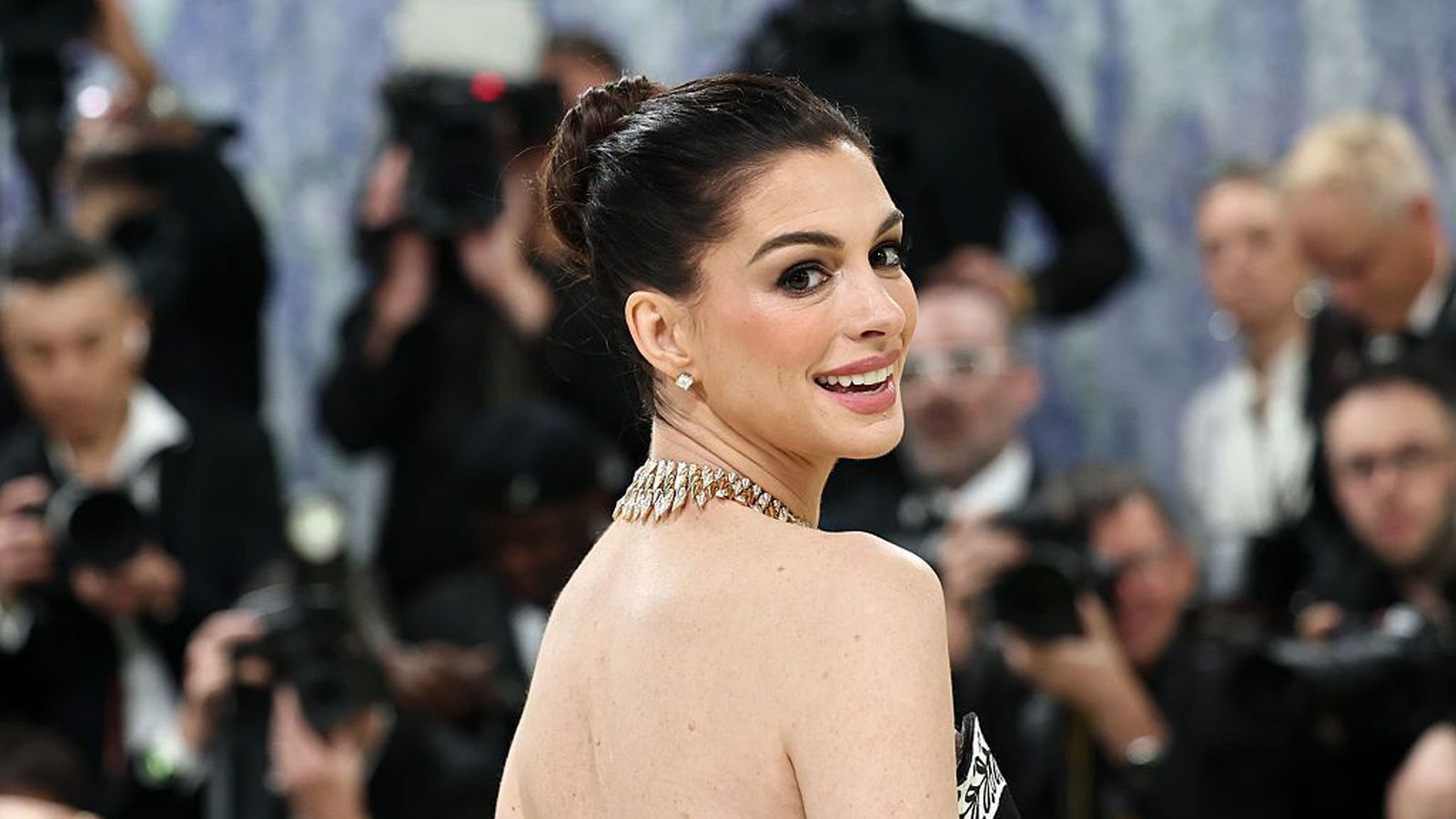 Anne Hathaway á von á sínu þriðja barni