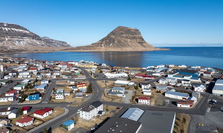 Grundarbæjarbær leitar nú eftir kauptilboðum í byggingarrétt á miðbæjarreit með góðu útsýni til eins frægasta fjalls í heimi, Kirkjufells eins og segir í auglýsingu vegna kauptilboðanna.