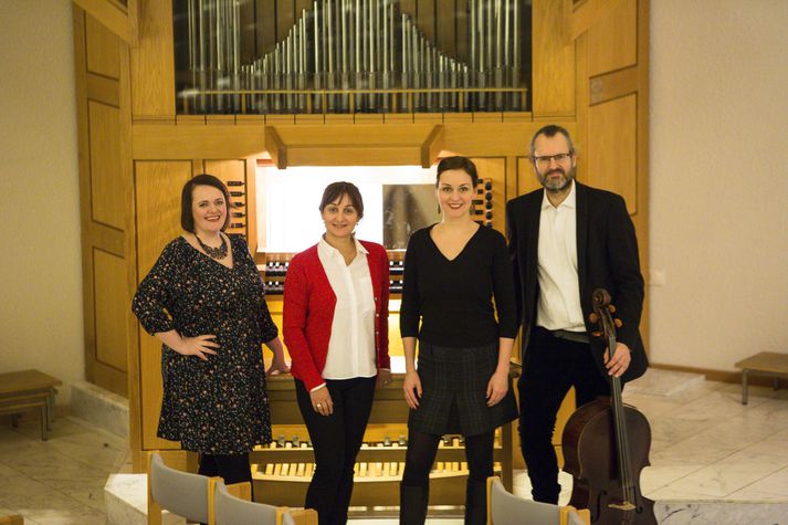 Þau Hallveig Rúnarsdóttir, Lenka Mátéová, Sigríður Ósk Kristjánsdóttir og Sigurður Halldórsson koma fram á tónleikunum Sígild jól í kvöld klukkan 20. Fréttablaðið/Ernir