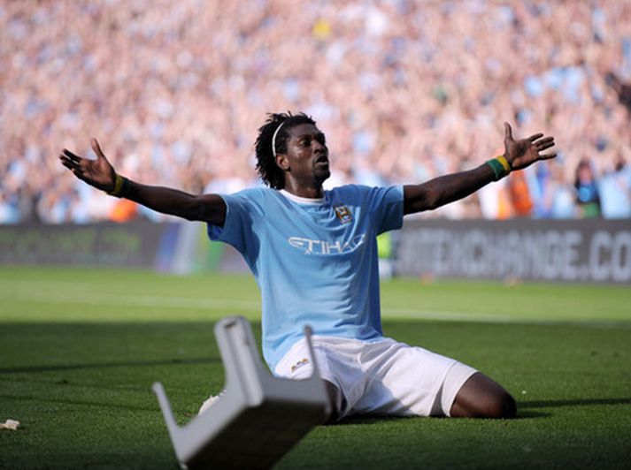 Emmanuel Adebayor fagnar marki í leik með Manchester City.