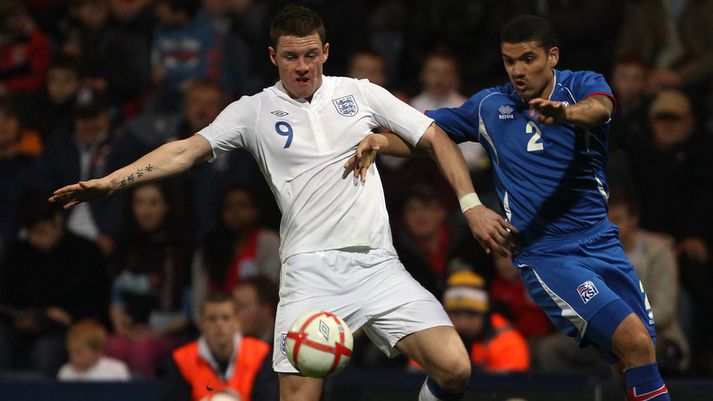 Guðlaugur Viktor Pálsson í leik með 21 árs landsliðinu á móti Englandi.