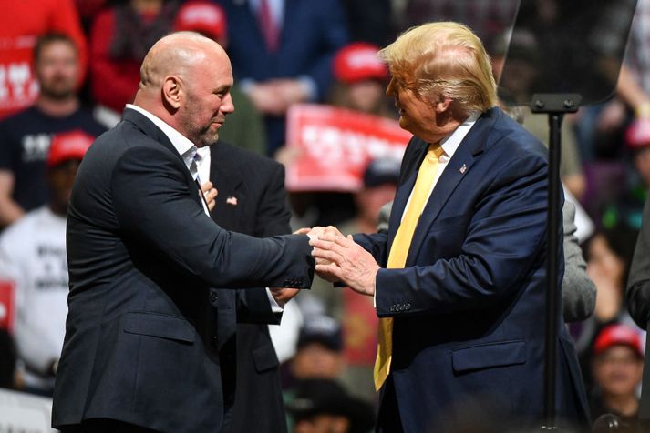 Dana White og Donald Trump á fundinum í nótt.