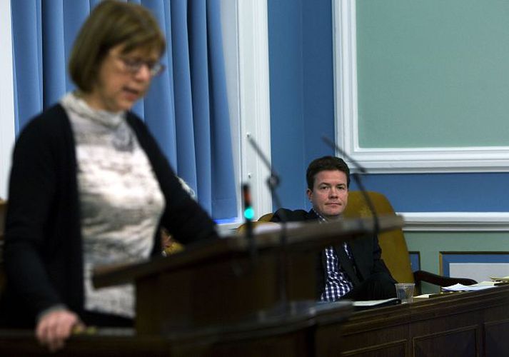 Álfheiður Ingadóttir í beinir spurningum til Björgvins G. Sigurðssonar í gær. 