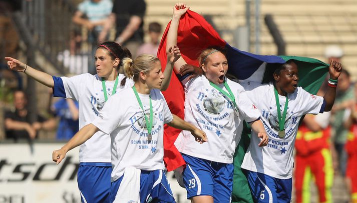 Margrét Lára er hér önnur frá hægri að fagna titlinum um helgina.