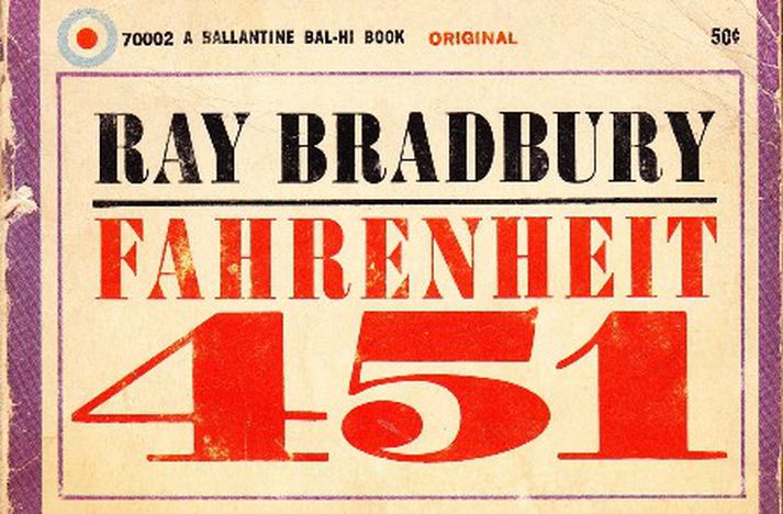 Frá því að skáldsagan var gefin út árið 1953 hefur hún notið mikilla vinsælda.