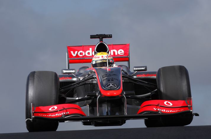 Lewis Hamilton á nýja McLaren bílnum sem hann æfði á í síðustu viku.