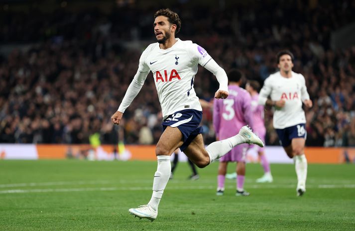 Omar Marmoush fagnar mikilvægu marki sínu fyrir Tottenham í kvöld.