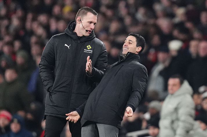 Mikel Arteta léttur á leiknum gegn Chelsea í vikunni.