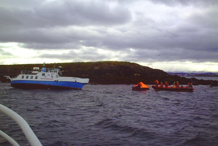 Faxi RE sjóstangaveiði kom fyrst á vettvang og það var farþegi um borð í bátnum sem tók myndina.