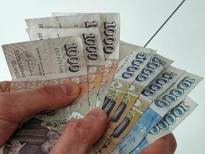 Heildartekjur einstaklinga á Íslandi voru rúmar 9,2 milljónir króna að meðaltali árið 2023, eða um 770 þúsund krónur á mánuði. Miðgildið var 7,6 milljónir króna á ári, sem þýðir að helmingur einstaklinga var með laun yfir 636 þúsundum króna á mánuði.