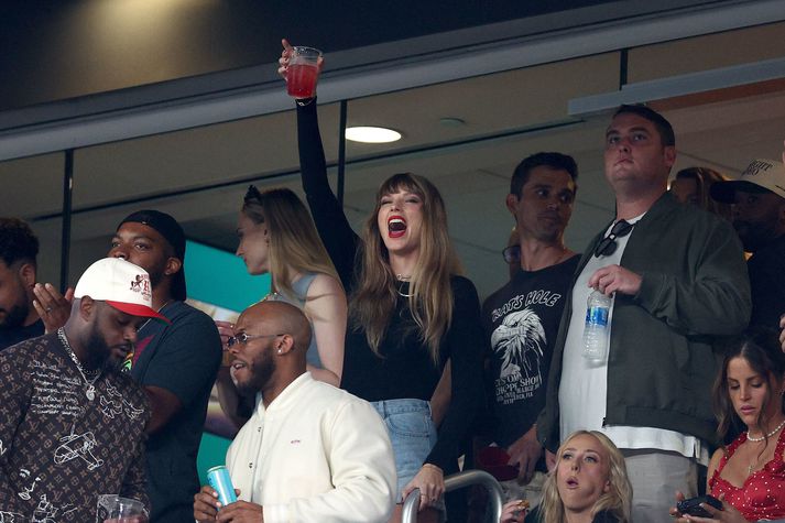 Taylor Swift skemmti sér vel á leik New York Jets og Kansas City Chiefs á MetLife leikvanginum.