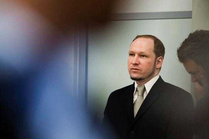 Anders Behring Breivik situr í fangelsi.