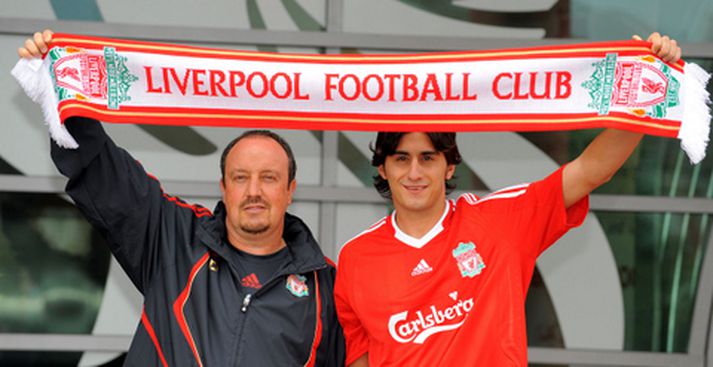 Alberto Aquilani ásamt knattspyrnustjóranum Rafa Benitez.