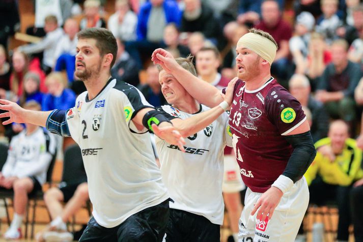 FH og Selfoss eiga krefjandi leiki á morgun.