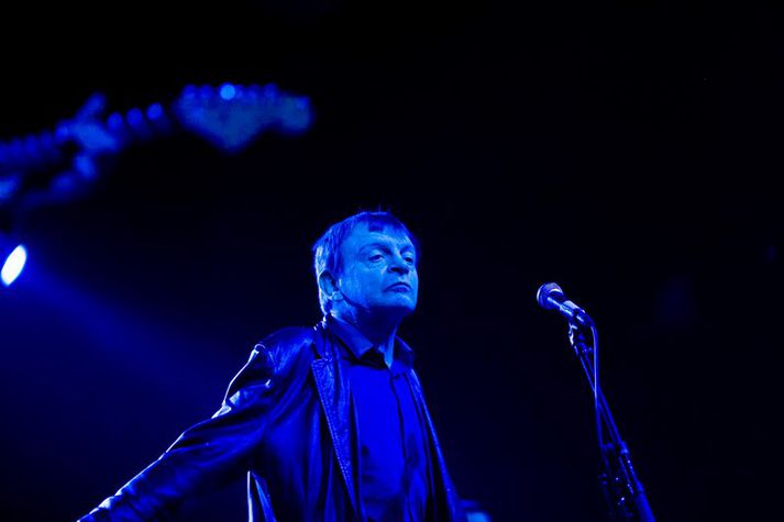 Mark E. Smith ráfaði stefnulaust um sviðið og flæktist í snúrum.