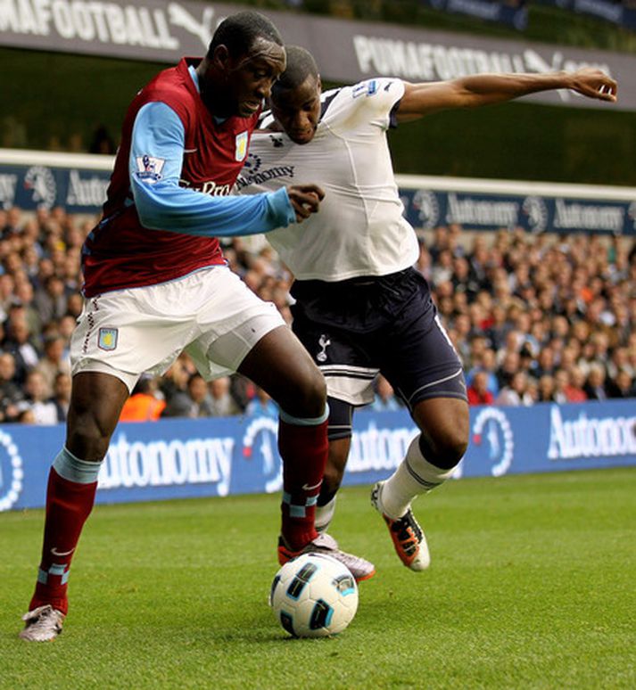 Emile Heskey í leik með Aston Villa.