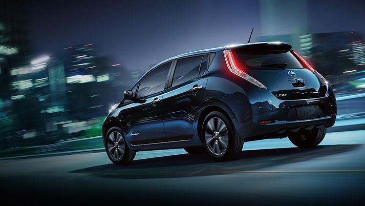Nissan Leaf rafmagnsbíllinn selst vel um allan heim og slær öðrum rafmagnsbílum við í sölu.