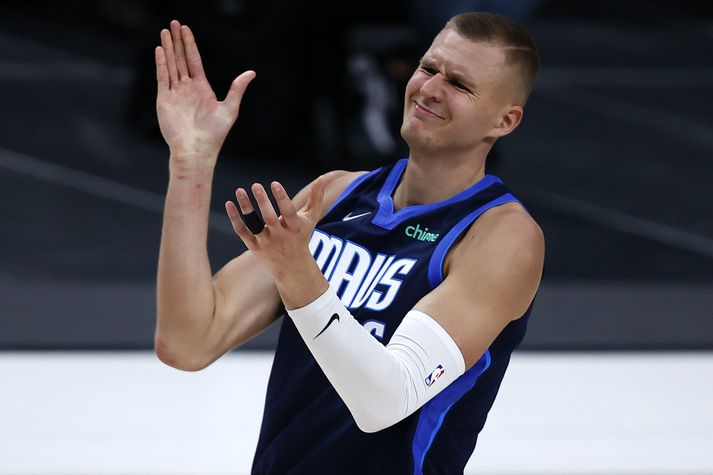 Kristaps Porzingis lék sérlega vel er Dallas Mavericks lagði San Antonio Spurs að velli.