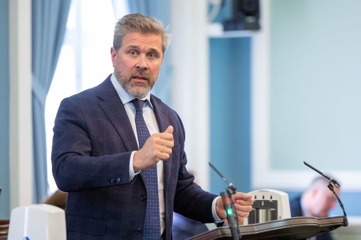 Bjarni Benediktsson fjármála- og efnahagsráðherra er í hópi gesta á opnum fundi fjárlaganefndar Alþingis í dag. Fundurinn hefst klukkan 8:30.