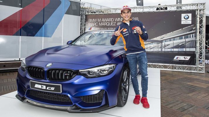 Marc Marques við BMW M4 CS bílinn sem hann vann fyrir skömmu.