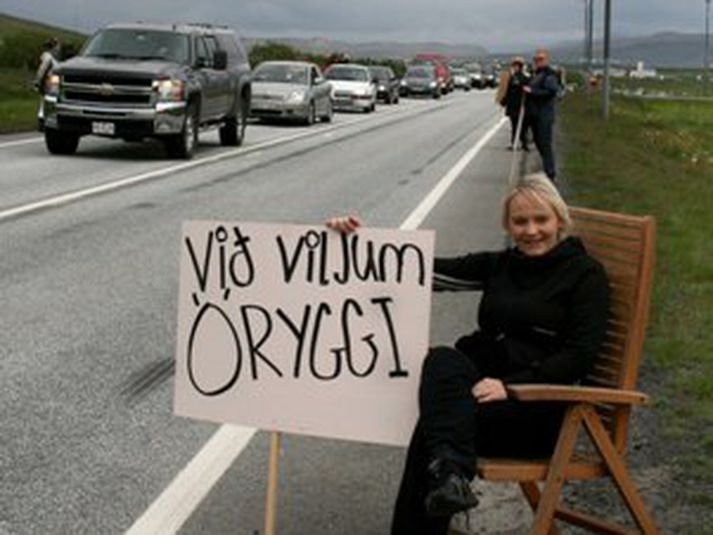 Kjalnesingar mótmæltu við Vesturlandsveg fyrr í kvöld.
