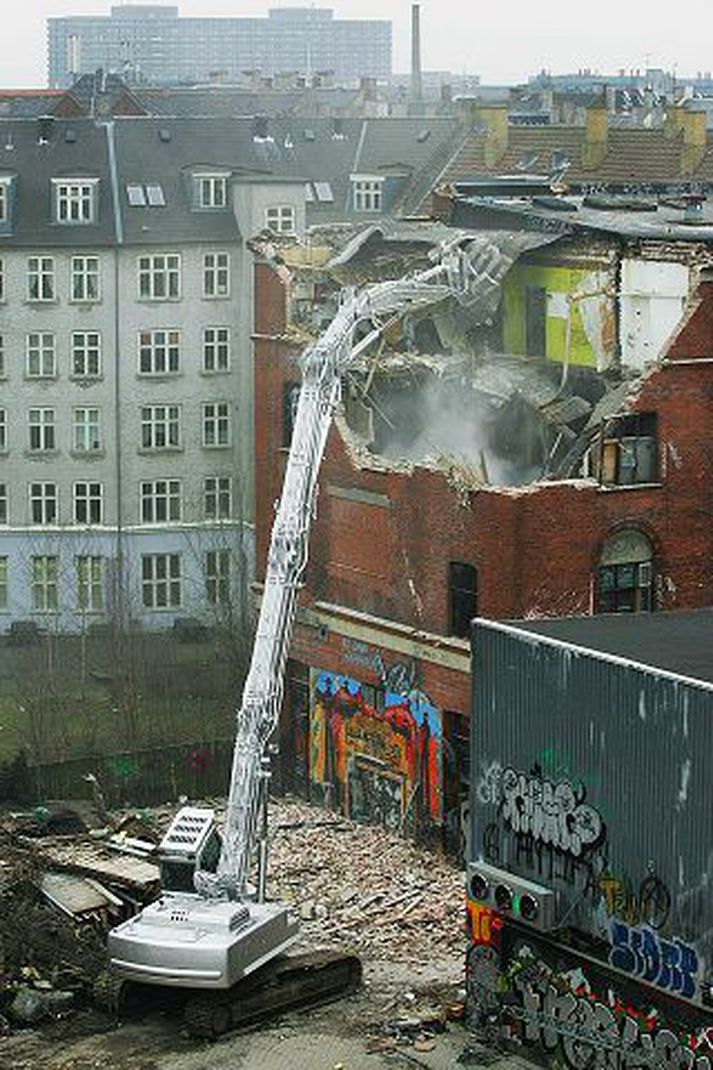 Trúfélagið sem keypti húsið af borginni árið 2001 segist ætla að reisa trúarlega menningarmiðstöð á reitnum.