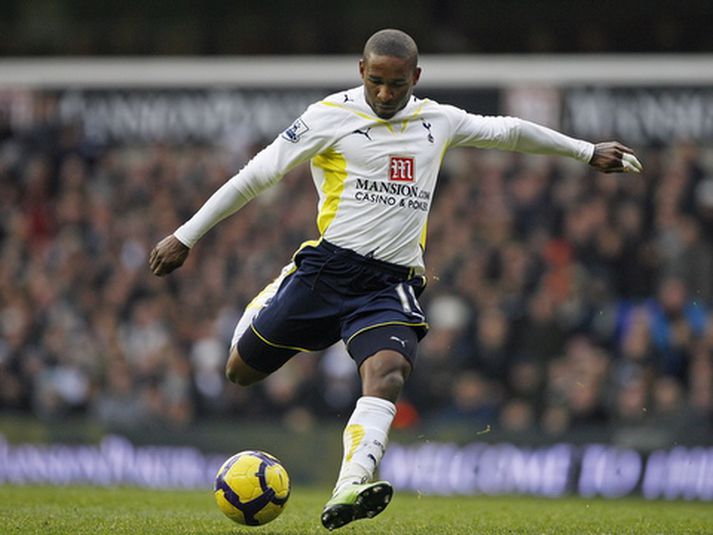 Jermain Defoe lætur hér skot vaða að marki.