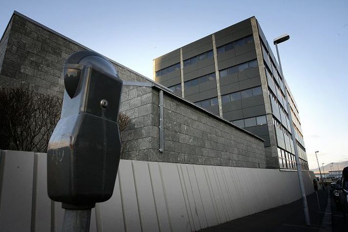 Við Seðlabankann Eftirlit með lögum um gjaldeyrisviðskipti er á höndum Seðlabanka Íslands. Vakni grunur um að brotið hafi verið gegn lögunum vísar bankinn málum til Fjármálaeftirlitsins til frekari rannsóknar. Fréttablaðið/Pjetur