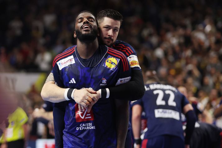 Dika Mem og Nicolas Tournat fagna sigri á Dönum í úrslitum EM í Köln fyrir ári síðan.