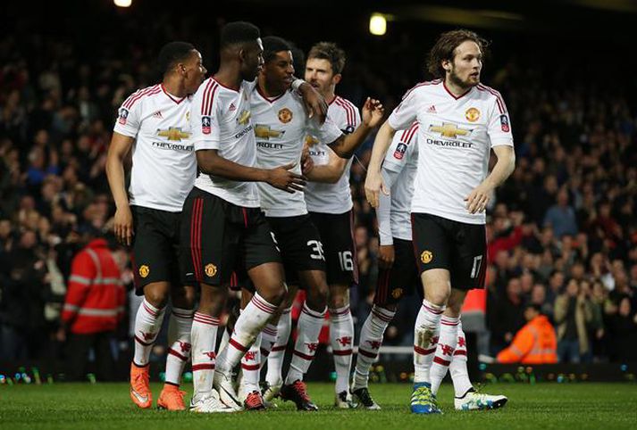 United-menn fagna marki Marcus Rashford.
