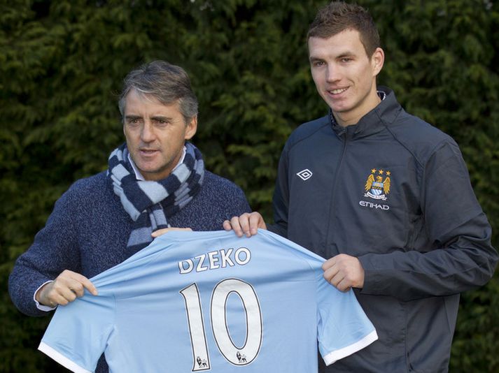 Edin Dzeko og Roberto Mancini. Hann fær tíuna hjá City.