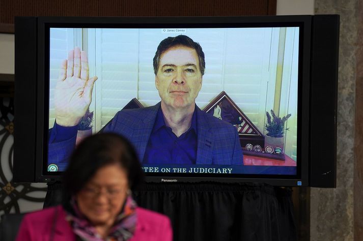 James Comey, bar vitni fyrir þingi gegnum fjarfundarbúnað frá heimili sínu í Virginíu, þann 30. september 2020. Til stendur að reyna að ákæra hann vegna þess vitnisburðar á þeim grunni að hann hafi sagt ósatt. Um hvað liggur ekki fyrir.