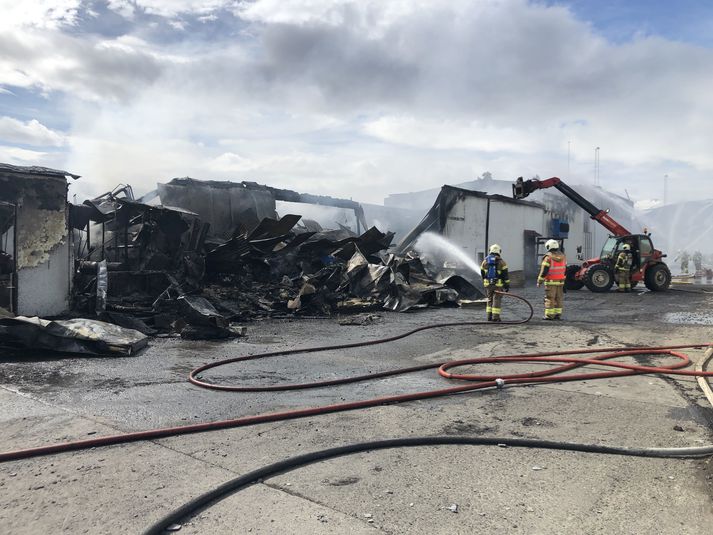 Frystihúsið brann til kaldra kola, og lítið sem ekkert er eftir.