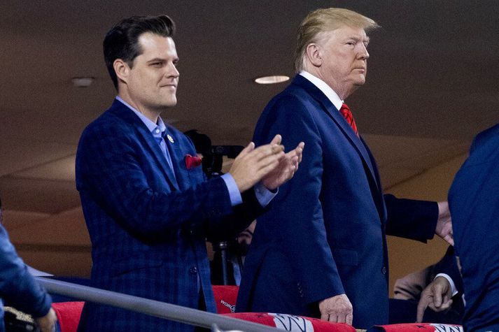 Gaetz með Trump fyrrverandi forseta á hafnaboltaleik. Þingmaðurinn hefur verið einn einarðasti stuðningsmaður Trump á þingi.