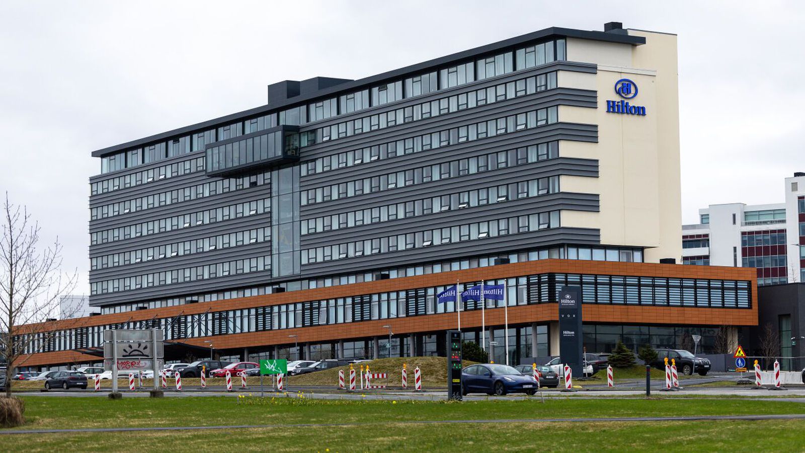 Hundruðum sagt upp í maí