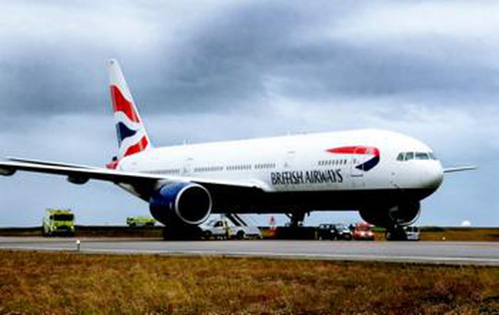 Þota British Airways á Keflavíkurflugvelli.