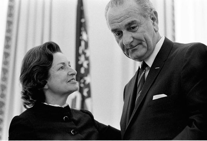 Lady Bird Johnson ásamt eiginmanni sínum, Lyndon Johnson, Bandaríkjaforseta (1963-1969).