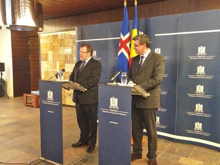 Össur ásamt Teodor Baconschi, utanríkisráðherra Rúmeníu.